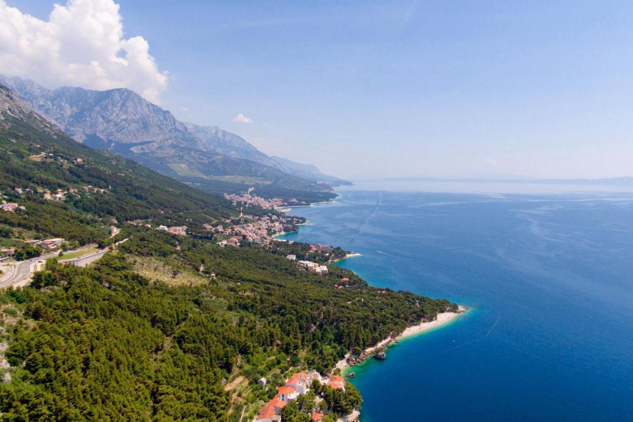 Apartments By The Sea Brela, Makarska - 18356 Ngoại thất bức ảnh
