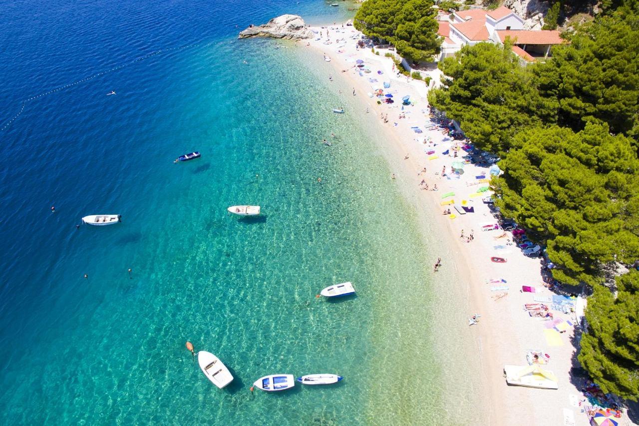 Apartments By The Sea Brela, Makarska - 18356 Ngoại thất bức ảnh