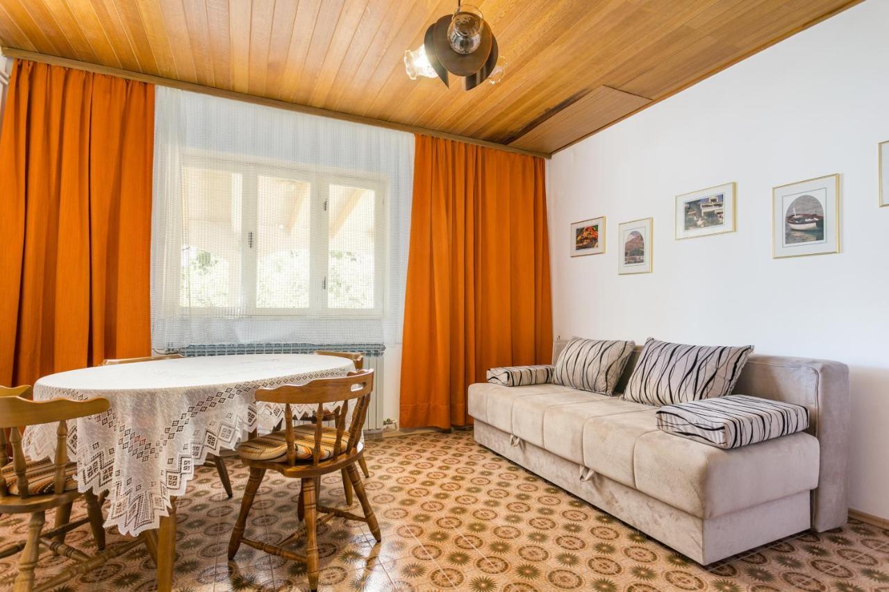 Apartments By The Sea Brela, Makarska - 18356 Ngoại thất bức ảnh