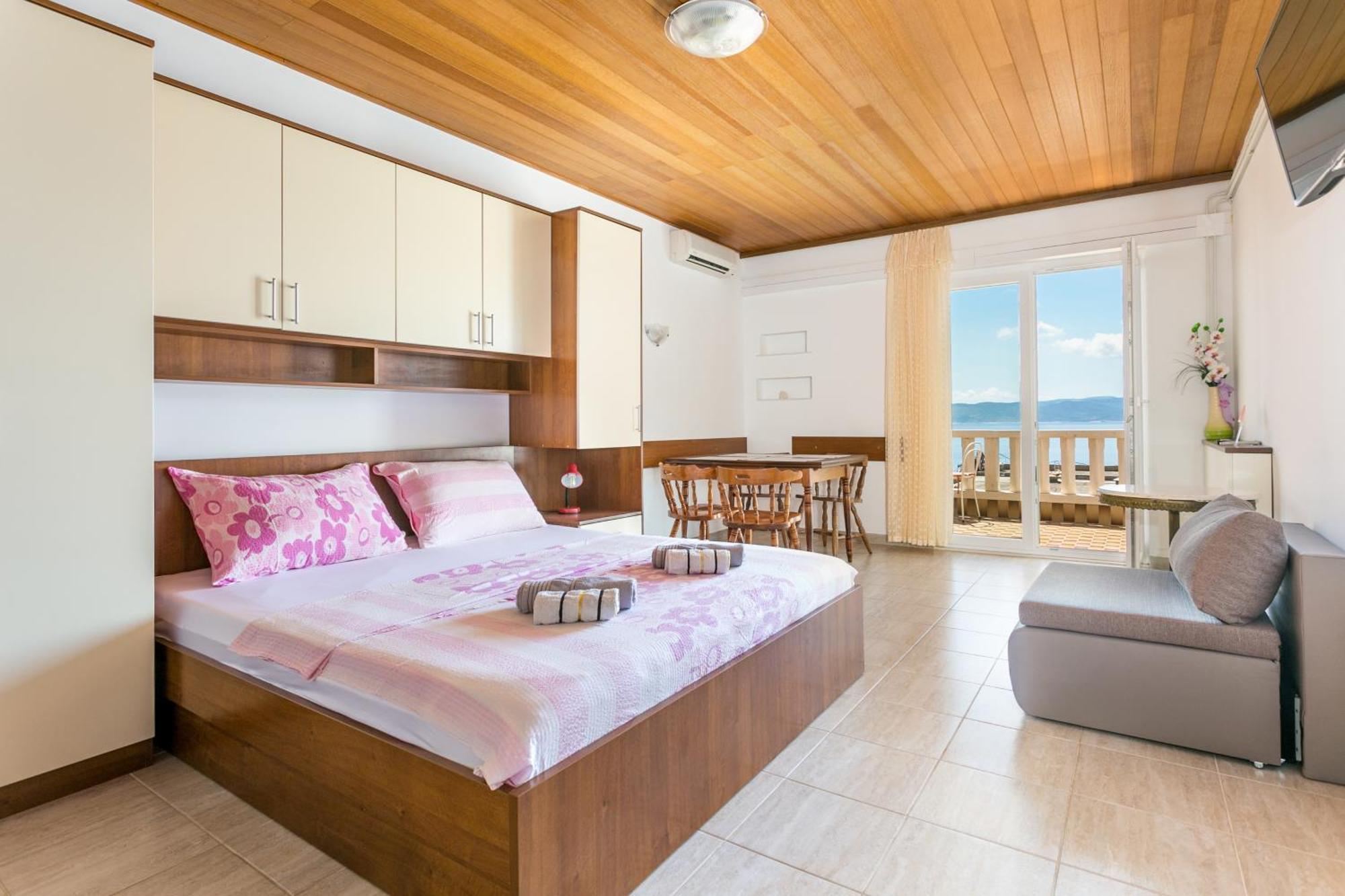 Apartments By The Sea Brela, Makarska - 18356 Ngoại thất bức ảnh