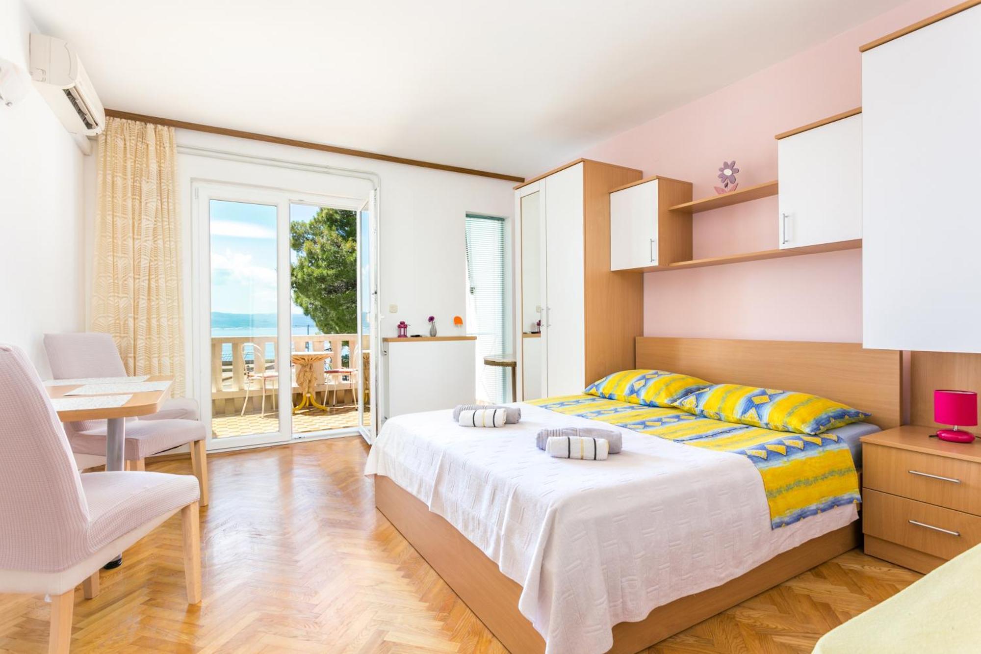 Apartments By The Sea Brela, Makarska - 18356 Ngoại thất bức ảnh