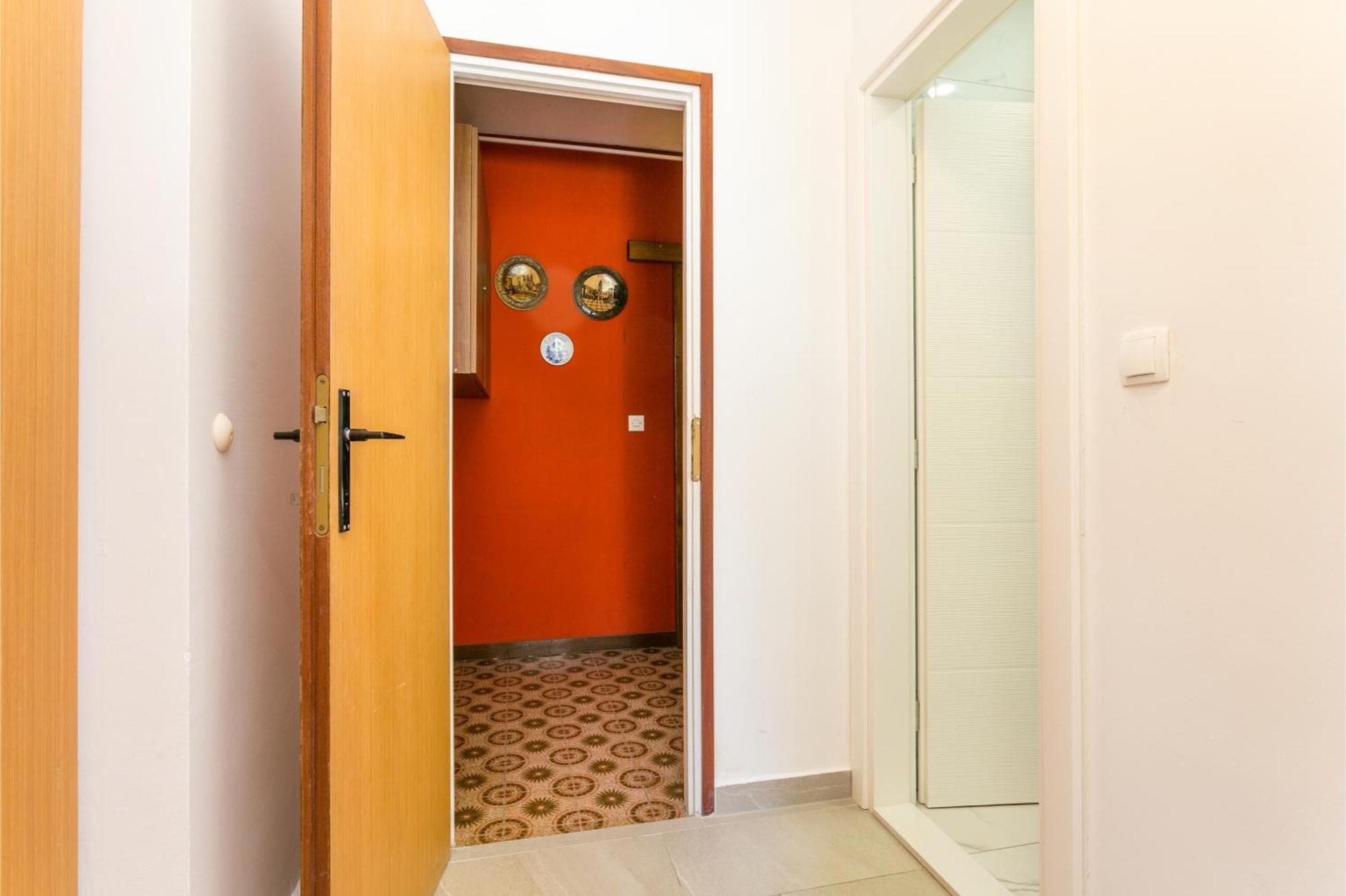 Apartments By The Sea Brela, Makarska - 18356 Ngoại thất bức ảnh