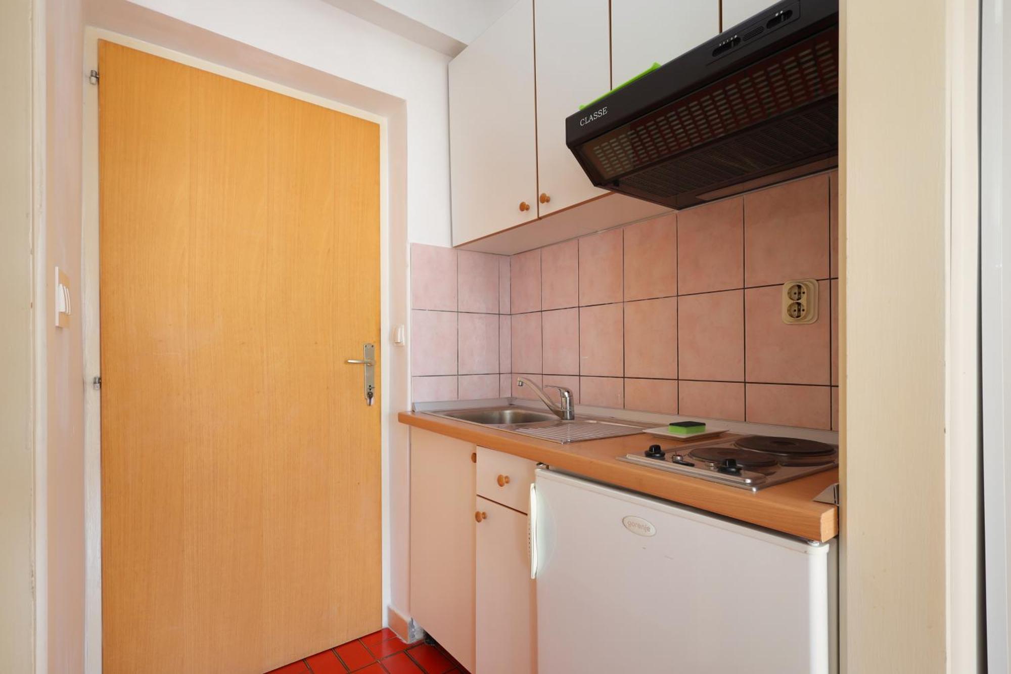 Apartments By The Sea Brela, Makarska - 18356 Phòng bức ảnh