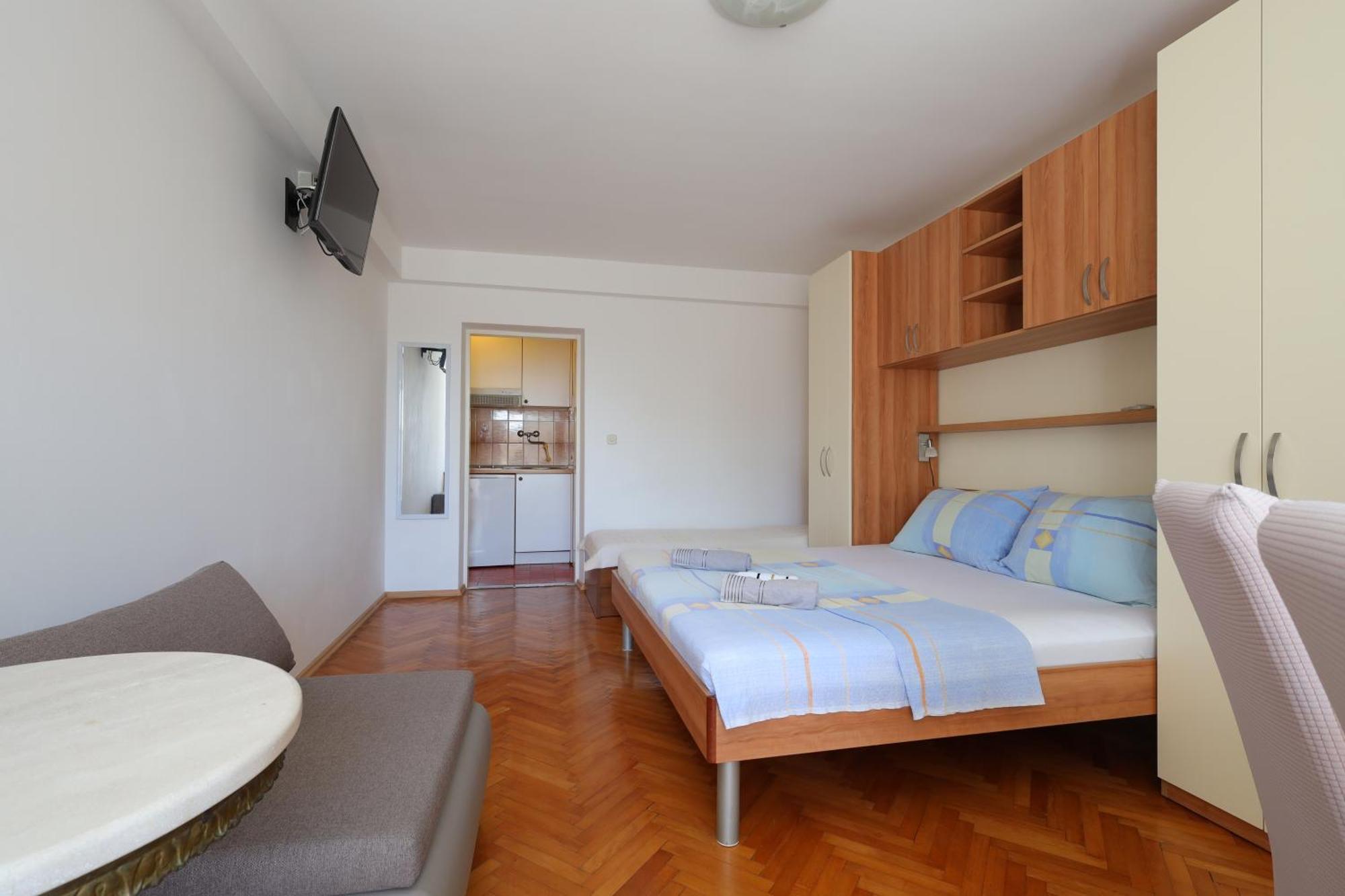 Apartments By The Sea Brela, Makarska - 18356 Phòng bức ảnh