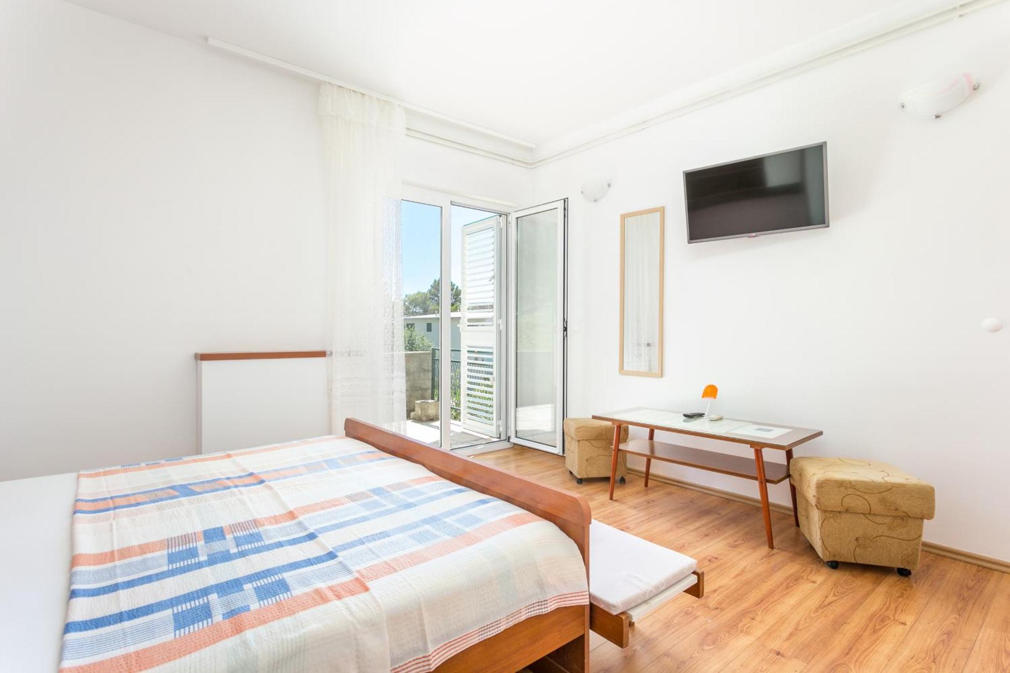 Apartments By The Sea Brela, Makarska - 18356 Phòng bức ảnh