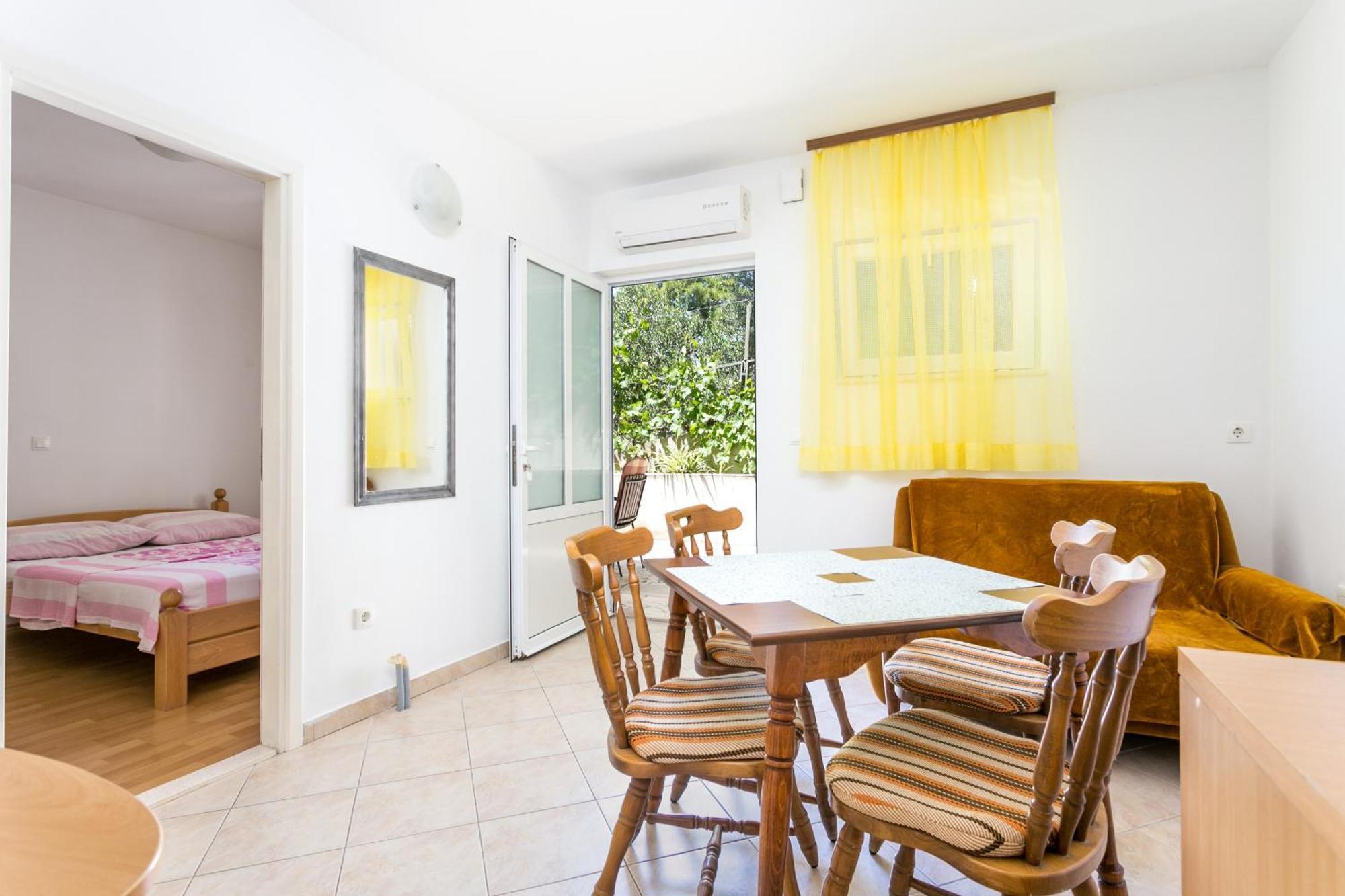 Apartments By The Sea Brela, Makarska - 18356 Phòng bức ảnh
