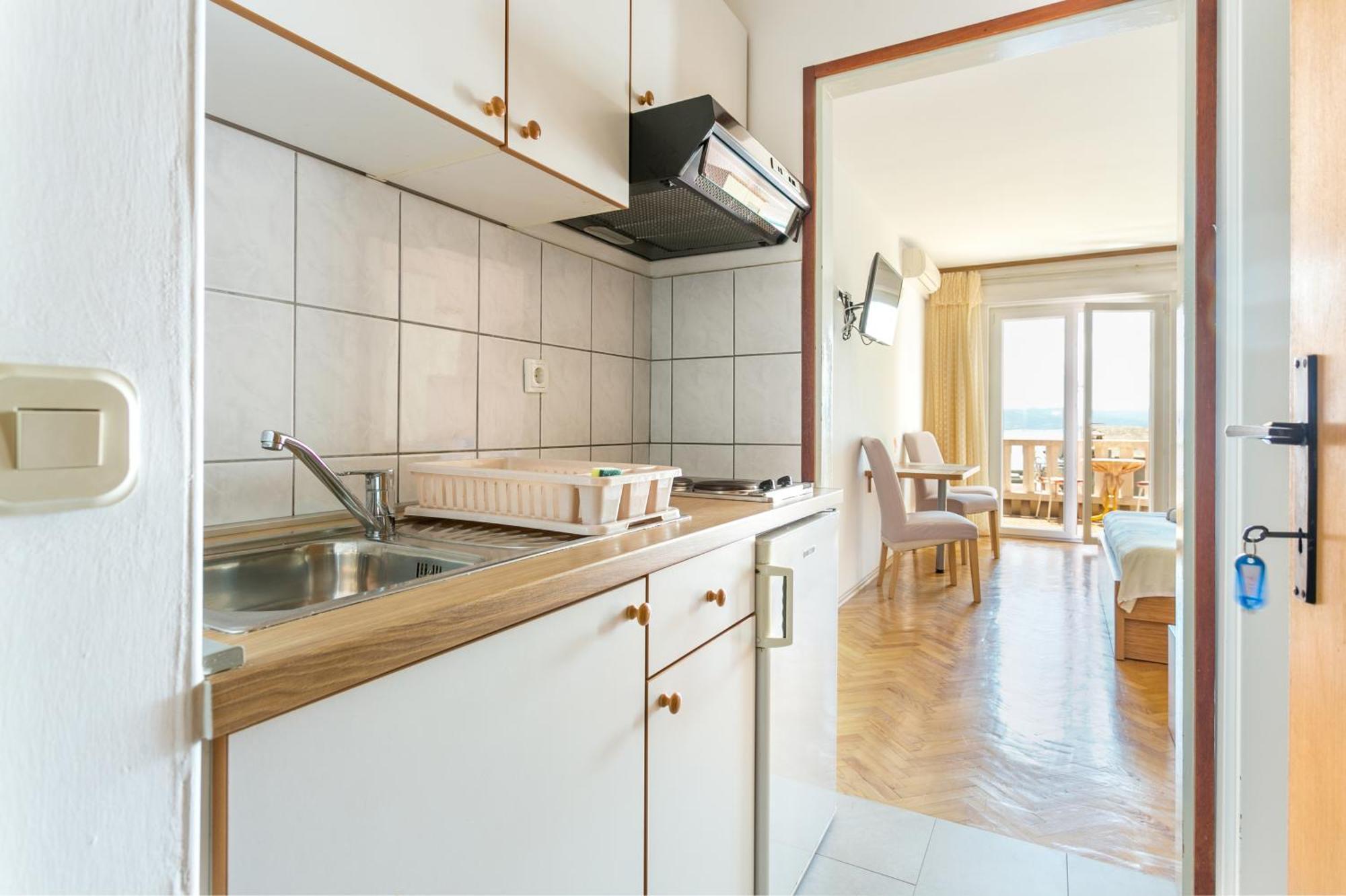 Apartments By The Sea Brela, Makarska - 18356 Phòng bức ảnh